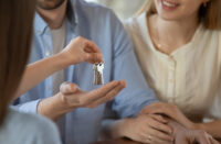 【下雨水浸】租客家俬浸壞業主一定要賠？拆解法律責任、維修爭議及保險補償方案